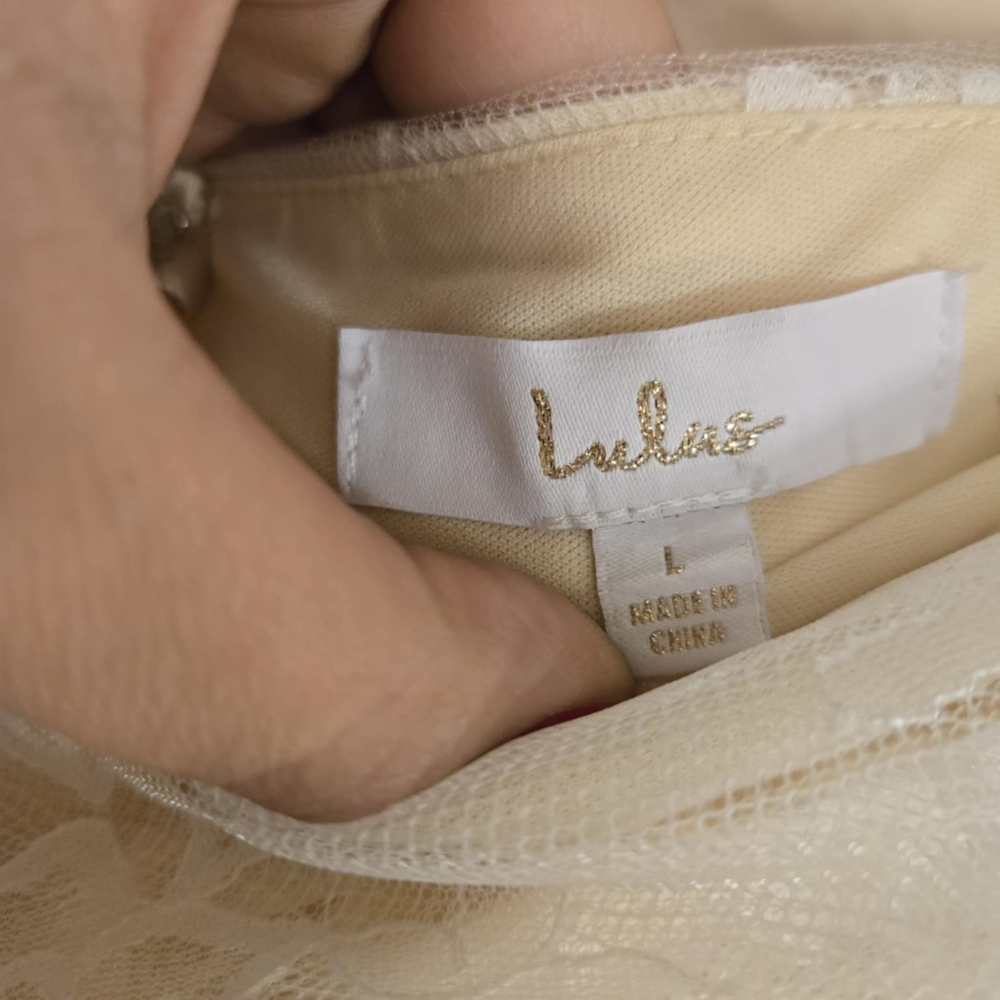 Lulu's Ivory Lace Wedding Gown - Picture 4 of 7